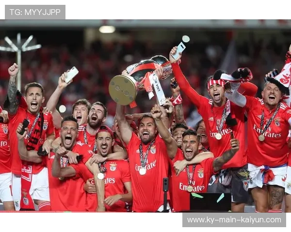 本菲卡中场抢断后迅速形成威胁：攻守转换的极致艺术