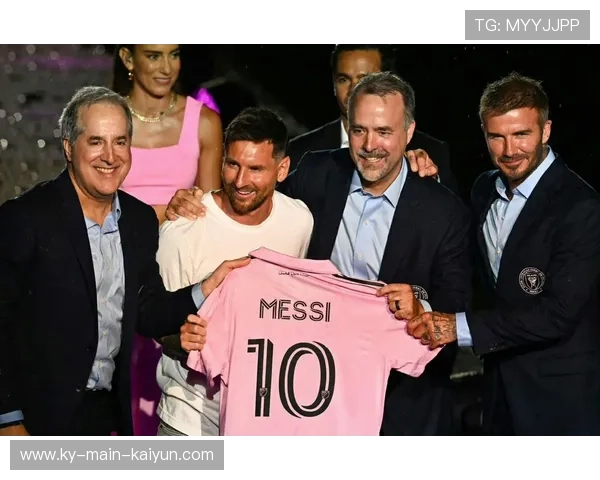 迈阿密国际内部庆典曝光，梅西身边笑容感染所有人